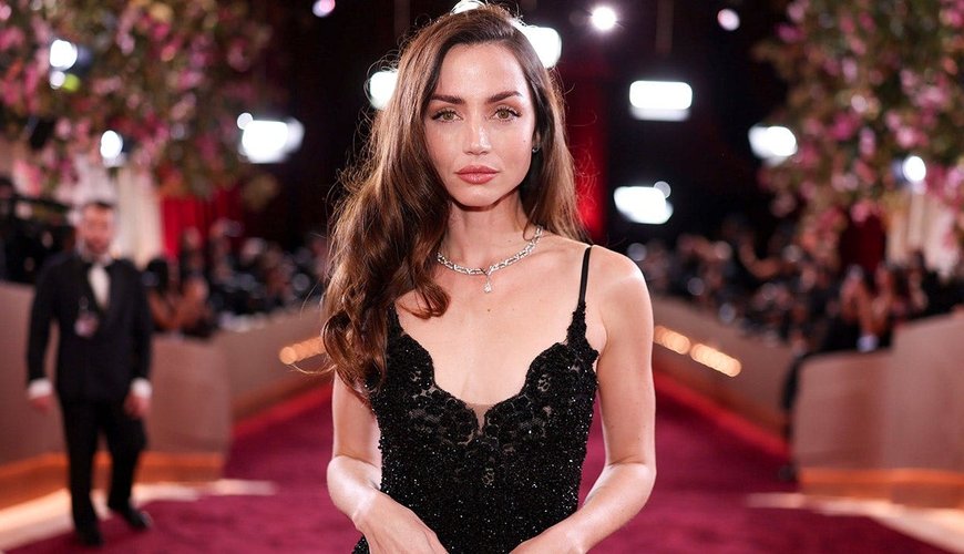 Ana de Armas Sizzles in Swimsuit During Summer Getaway