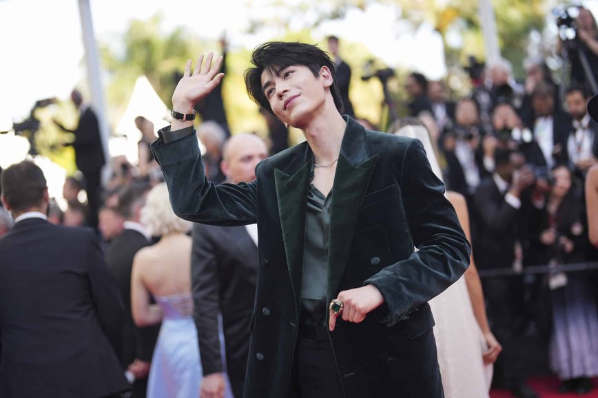 Zhang Linghe Melts Hearts with His Adorable Definition of ‘Cute’ in NYC