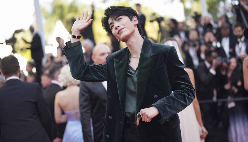 Zhang Linghe Melts Hearts with His Adorable Definition of ‘Cute’ in NYC