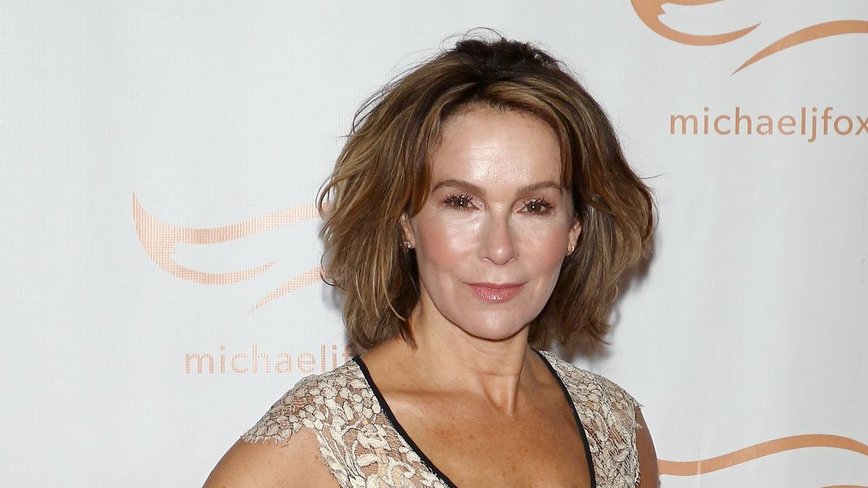 Jennifer Grey's Heartfelt Farewell: A Tribute to Her Mother, Jo Wilder