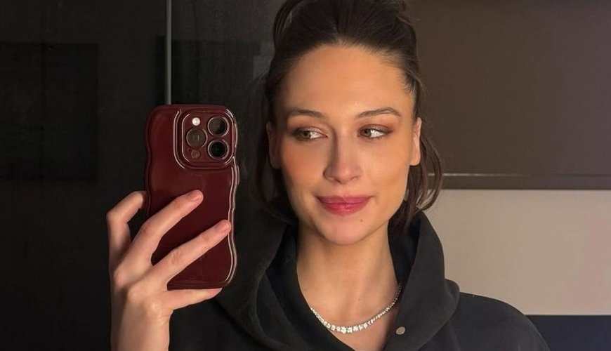 Elsie Hewitt Steals the Spotlight in a Flirty String Bikini After Baby