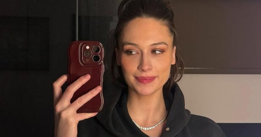 Elsie Hewitt Steals the Spotlight in a Flirty String Bikini After Baby