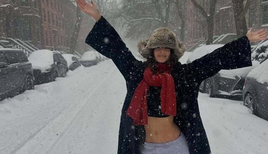 Emily Ratajkowski's Epic Crop Top Win in the Snow – Hollywood's Chill-Proof Fashion