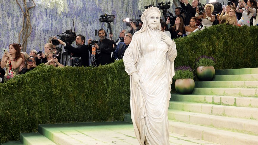 Heidi Klum Transforms into a Living Statue at the 2026 Met Gala