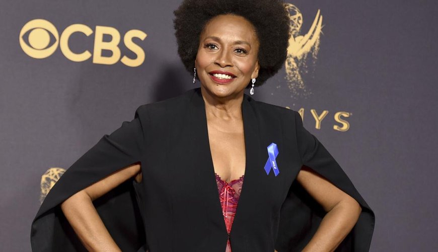 Jenifer Lewis Powers Up Cori Bush's Campaign Trail