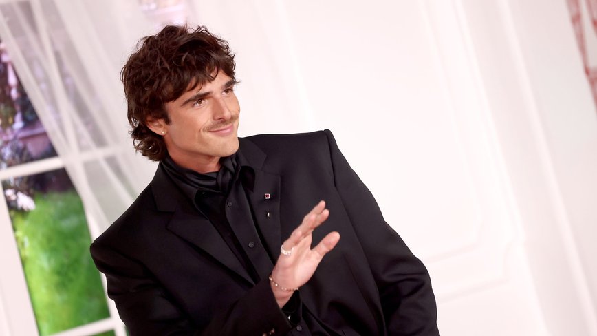 Jacob Elordi's Steamy Set Mishap: Hospitalized After Shower Burn