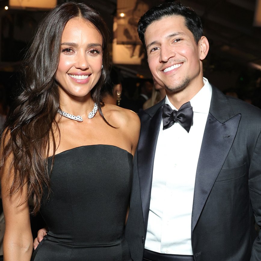 Jessica Alba & Danny Ramirez: Miami Beach Romance Heats Up!