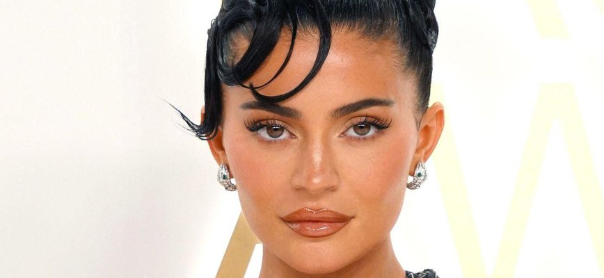 Kylie Jenner Sets Social Media Ablaze in Stunning Bikini Looks