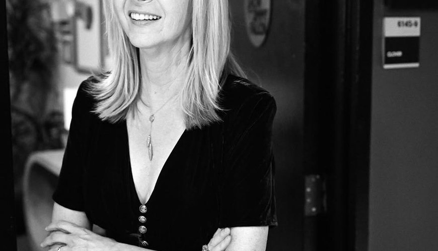 Lisa Kudrow Gets Real About 90s Nostalgia and Her Iconic 'Friends' Role