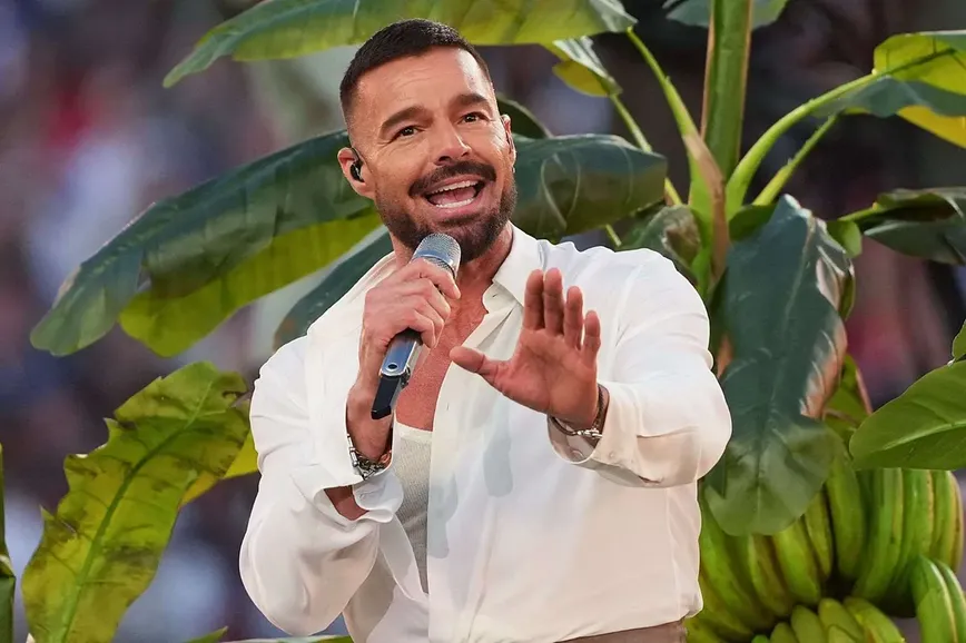 Ricky Martin Flashes His Ageless Ripped Physique at 54 Before Crushing the Super Bowl Stage – Cali Vibes!