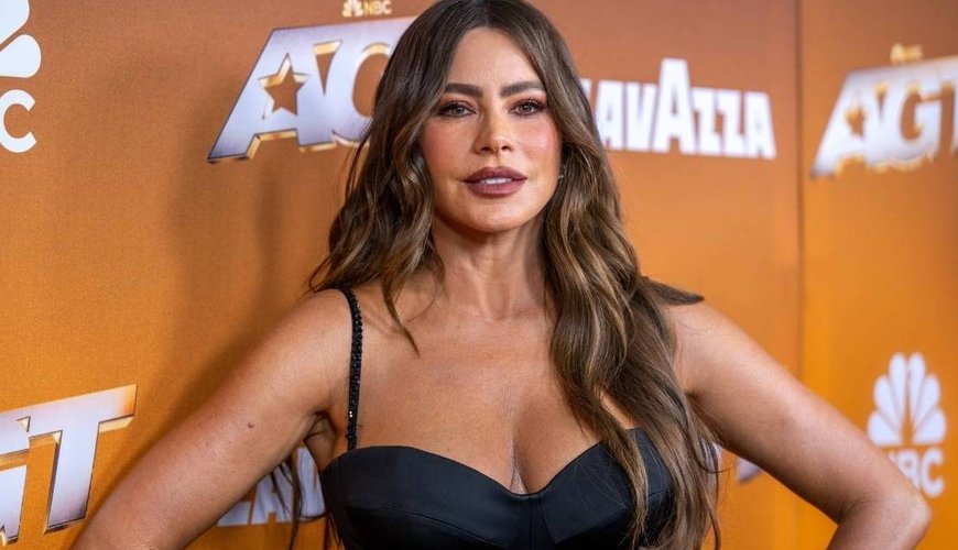 Sofia Vergara Stuns in Show-Stopping Valentine's Dress