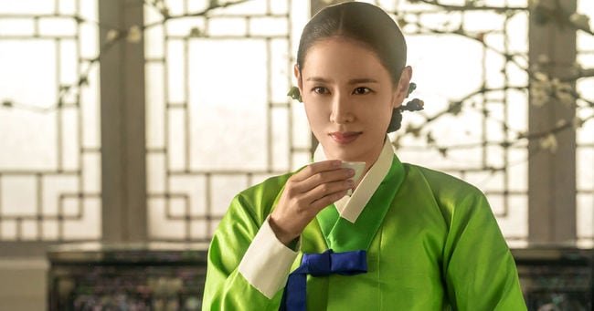 Son Ye-jin Navigates Hanbok Challenges While Promoting 'Scandal' in Korea