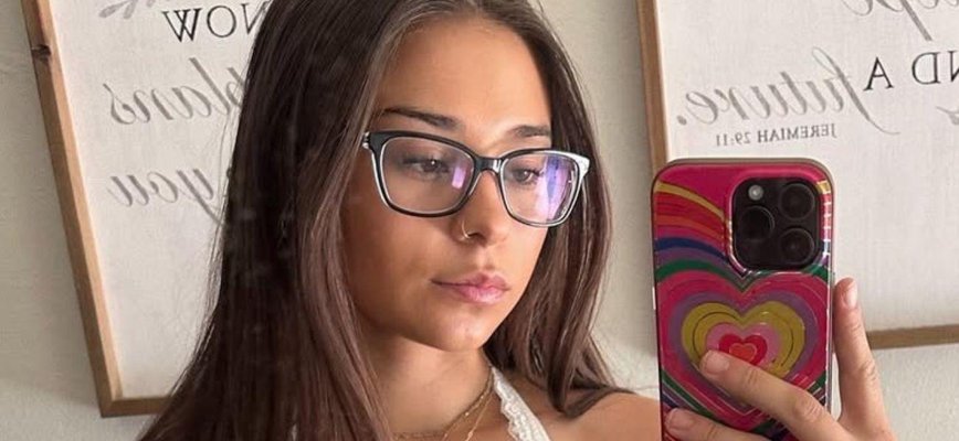 Sophie Rain Sets the Internet Alight with Sizzling Bedroom Snap