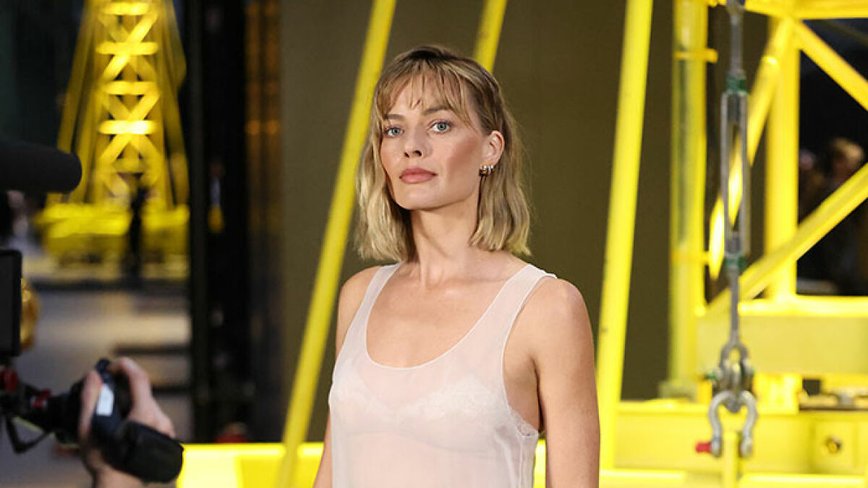 Margot Robbie's Paris Fashion Week Look Leaves Fans Divided