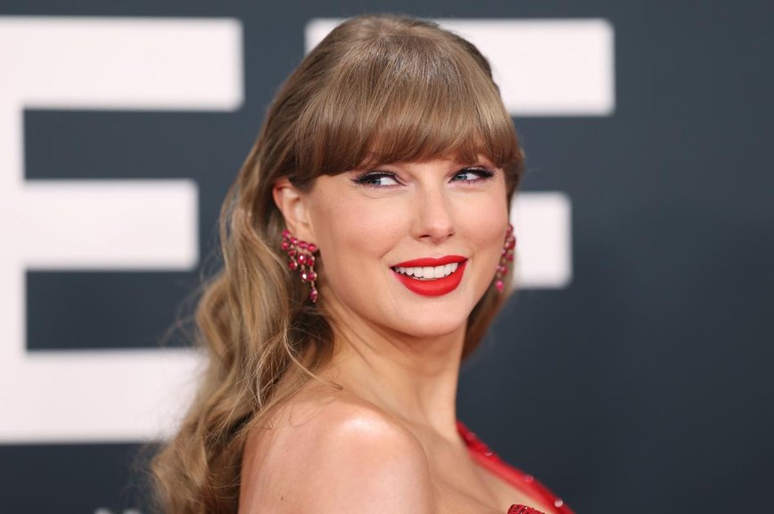 Taylor Swift Soars to Top as World's Richest Female Musician