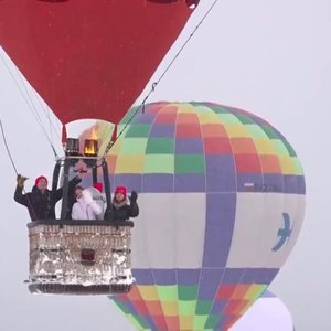 Winter Wonderland: Hot Air Balloons Light Up Moscow's Sky