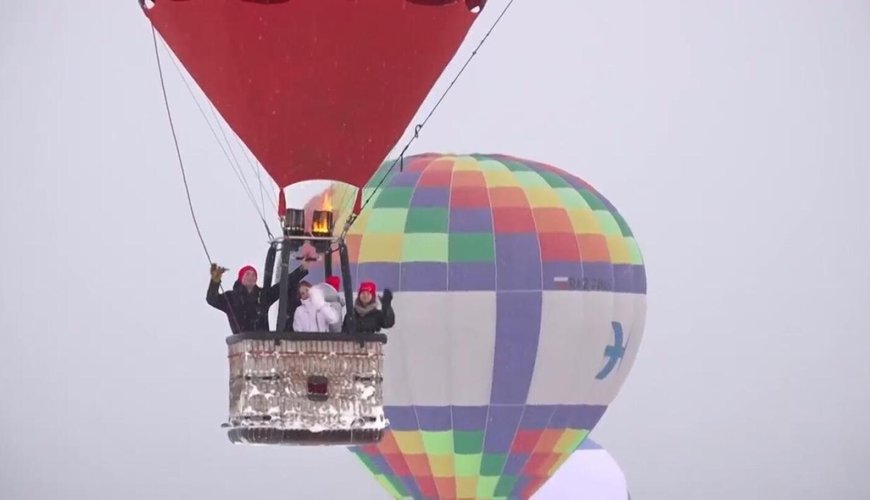 Winter Wonderland: Hot Air Balloons Light Up Moscow's Sky