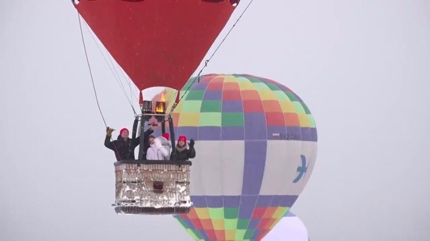 Winter Wonderland: Hot Air Balloons Light Up Moscow's Sky